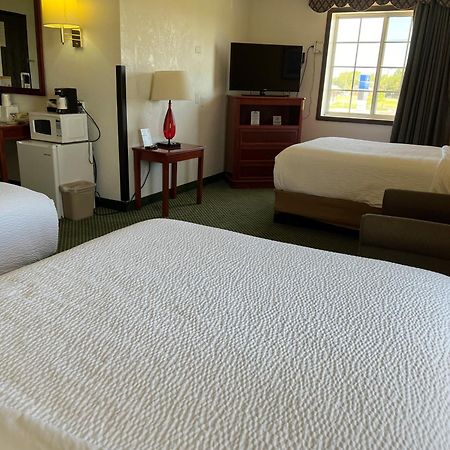 Days Inn By Wyndham Great Bend Екстериор снимка